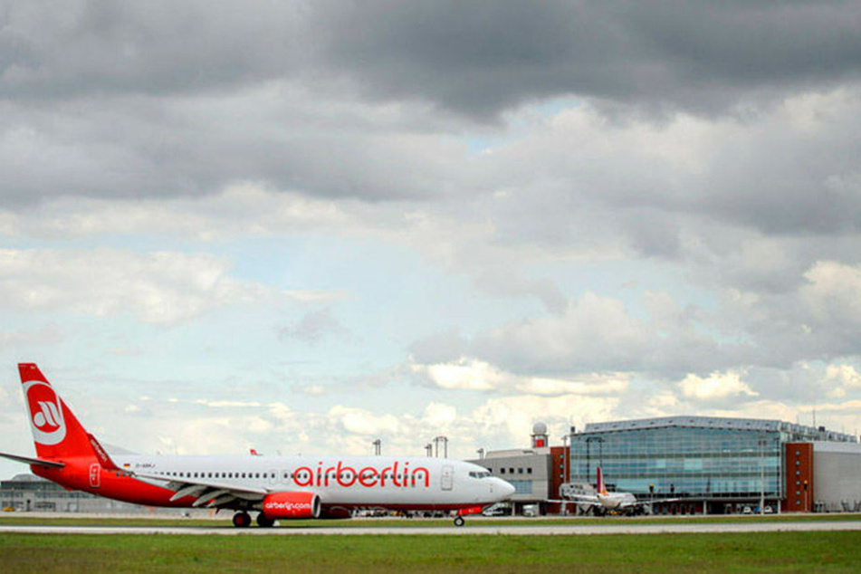 Air-Berlin-Jet in Dresden: Für Passagiere ist es derzeit ein Glücksspiel, ob ihr Flieger abhebt.