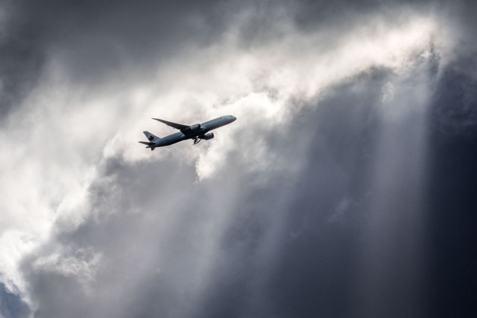Der Reifen der Air-Canada-Maschine platzte direkt beim Start. (Symbolbild)