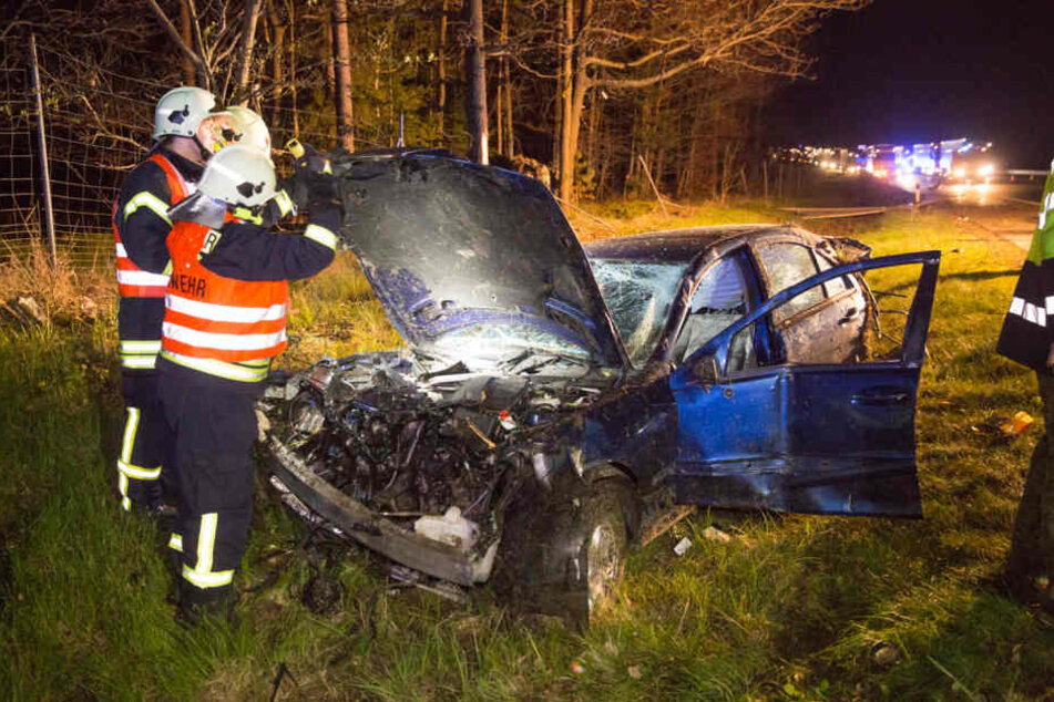 Auf der A4 kam es am späten Sonntagabend zu einem schwerem Crash.