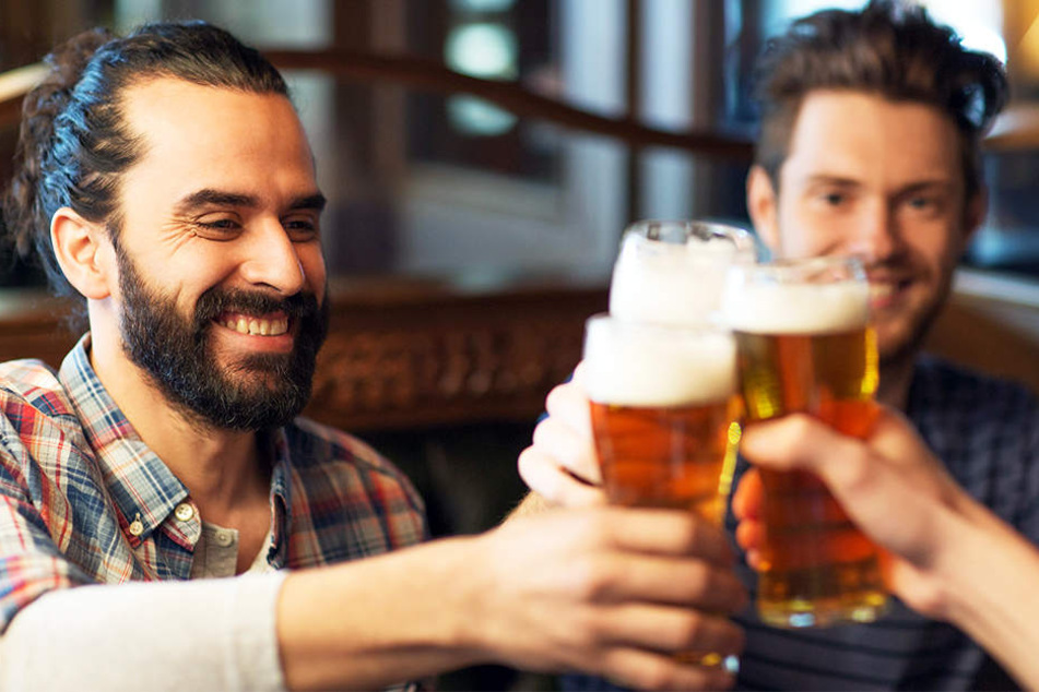 Deutsche genießen im ganzen Jahr gerne mal ein kaltes Bierchen.