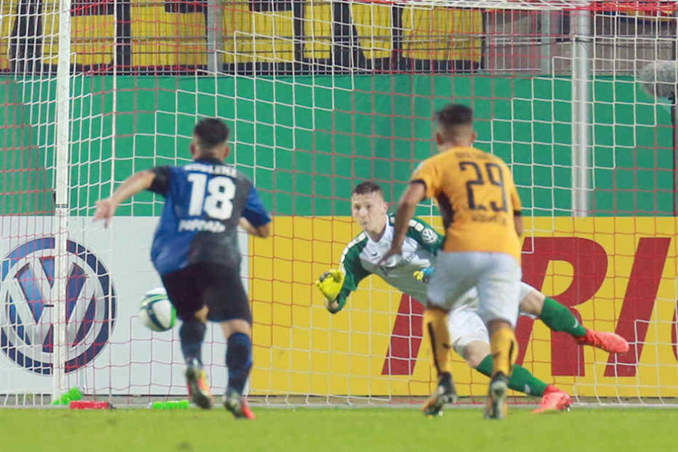 So sah sie aus, die Glanztat von Markus Schubert. Eiskalt pariert er den Elfmeter.