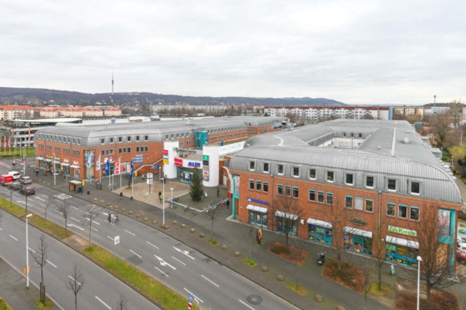 Mit dem Umzug ins Seidnitz Center erweitert das Jugendamt seine Öffnungszeiten. Montags und freitags von 9 bis 12 Uhr und dienstags und donnerstags von 9 bis 18 Uhr sind die Mitarbeiter künftig zu sprechen.