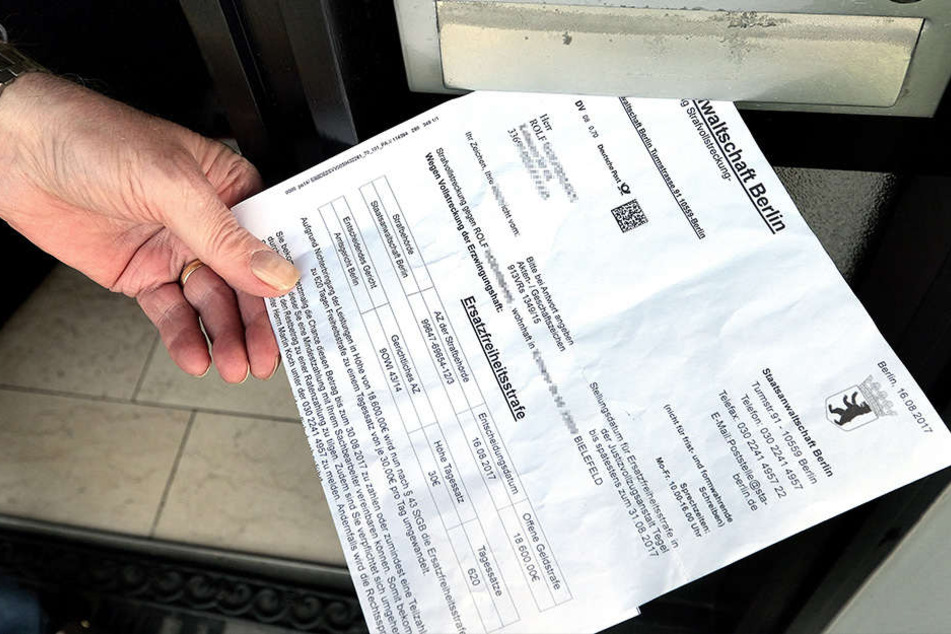 Mit einem falschen Schreiben der Staatsanwalt, versuchten Betrüger den Rentner aufs Kreuz zu legen.