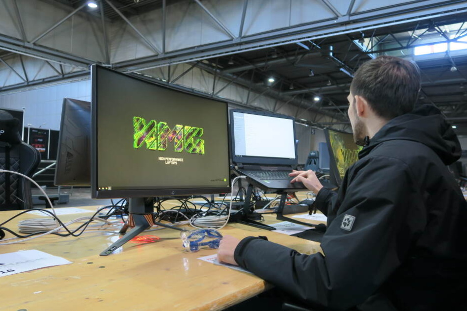 100 Laptops wurden dabei von Schenker/XMG bereitgestellt, die die Dreamhack Leipzig bereits von Beginn an mitorganisieren.