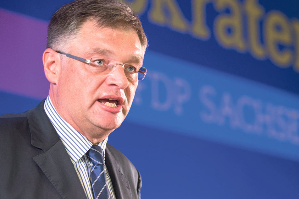 Sachsens FDP-Chef Holger Zastrow
(48) wollte die Verbeamtung von Sachsens Lehrern, die FDP-Basis nicht.