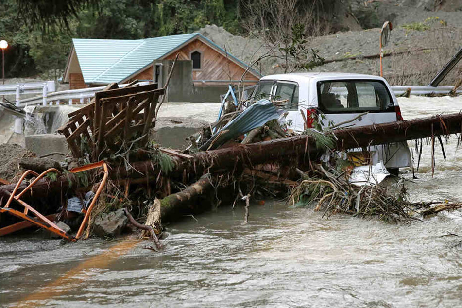 Starker Sturm und Überschwemmungen suchten Japan heim.