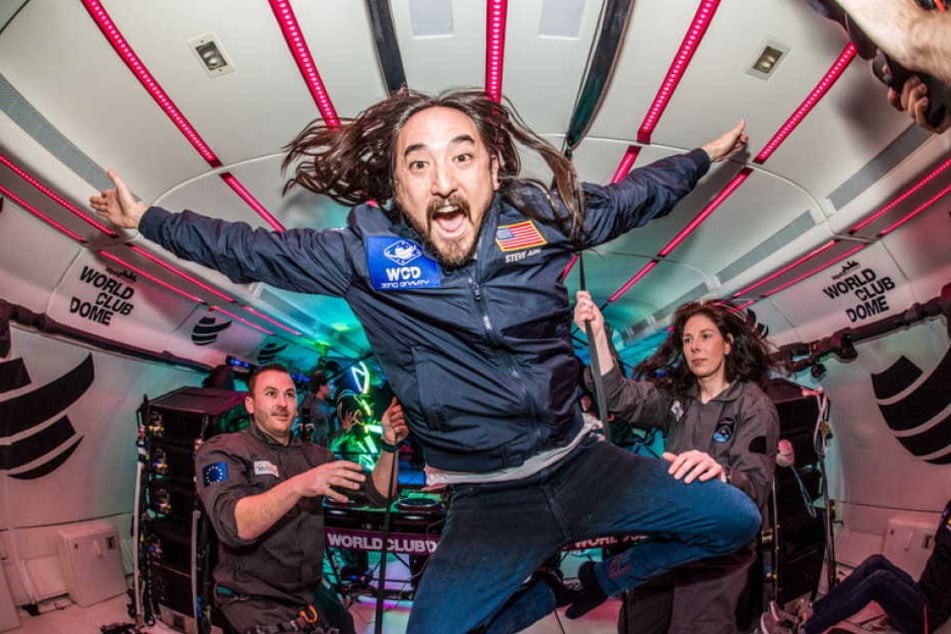 Steve Aoki feierte zusammen mit insgesamt 30 glücklichen Party-People in der Schwerelosigkeit.