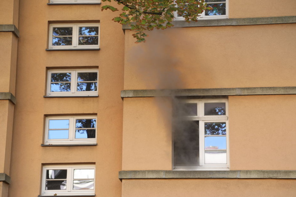 Im ersten Stock dieses Wohnhauses in Dresden-Strehlen brannte es in der Küche.