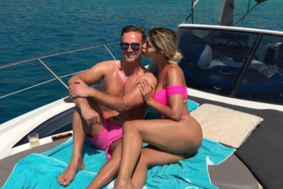 Micaela Schäfer (35) urlaubt mit ihrem neuen Freund Adriano Hess auf Mallorca.