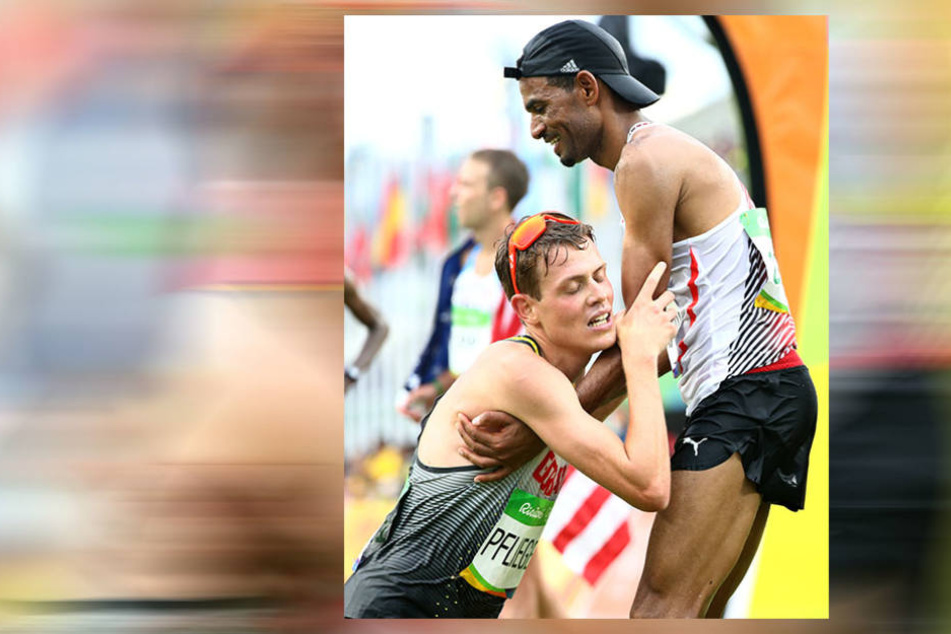 Philipp Pflieger erschöpft nach einem Marathonlauf.