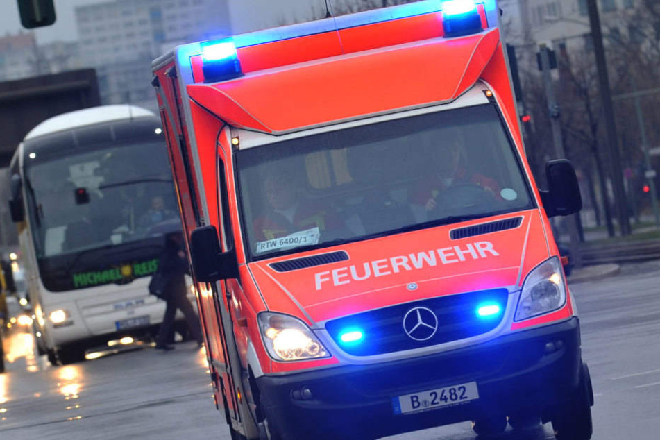 Der Koch musste mit mehreren Stichverletzungen in eine Klinik gebracht werden. (Symbolbild)