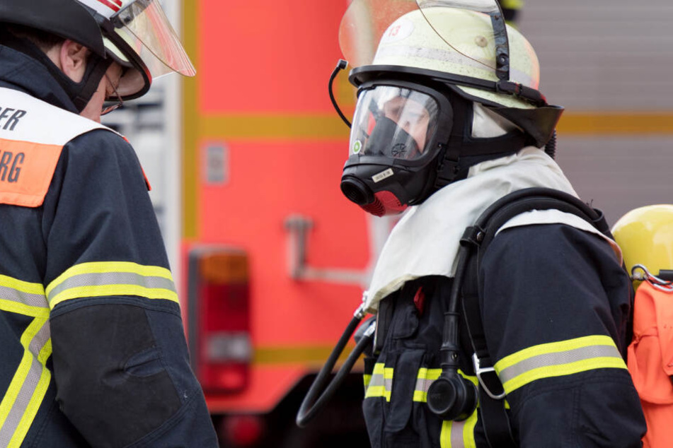 Die Feuerwehr musste in Rosenheim zu einem Einsatz ausrücken. (Symbolbild)