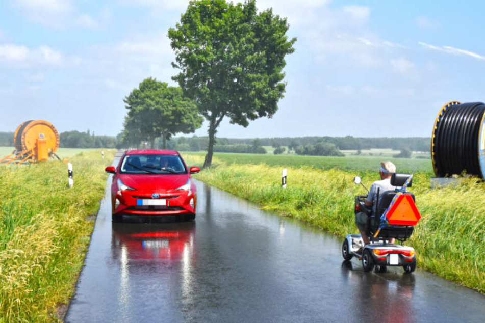 Ein 94-jähriger Geisterfahrer im Rollstuhl wurde am Samstag auf der B173 von der Polizei angehalten (Symbolbild).