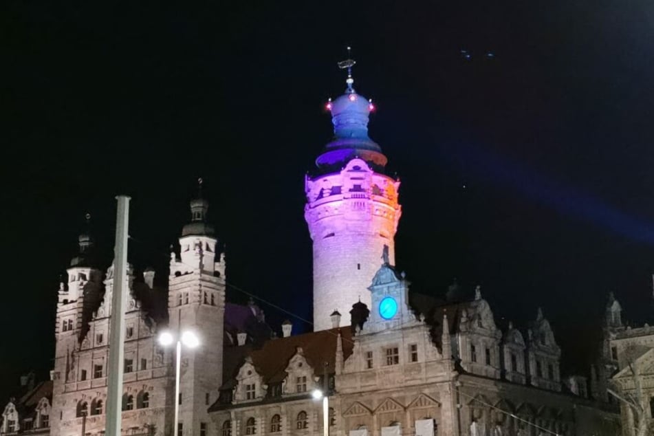 Wann das Rathaus in welchen Farben leuchtet, muss mit den Fachämtern abgesprochen sein.