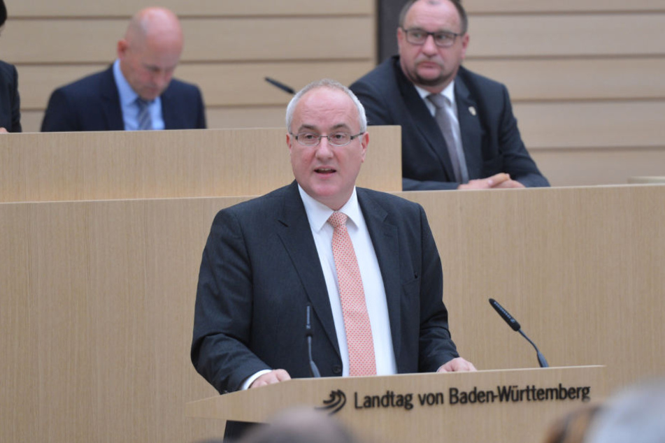 Heiner Merz, AfD spricht im Plenarsaal des Landtages Baden-Württemberg.