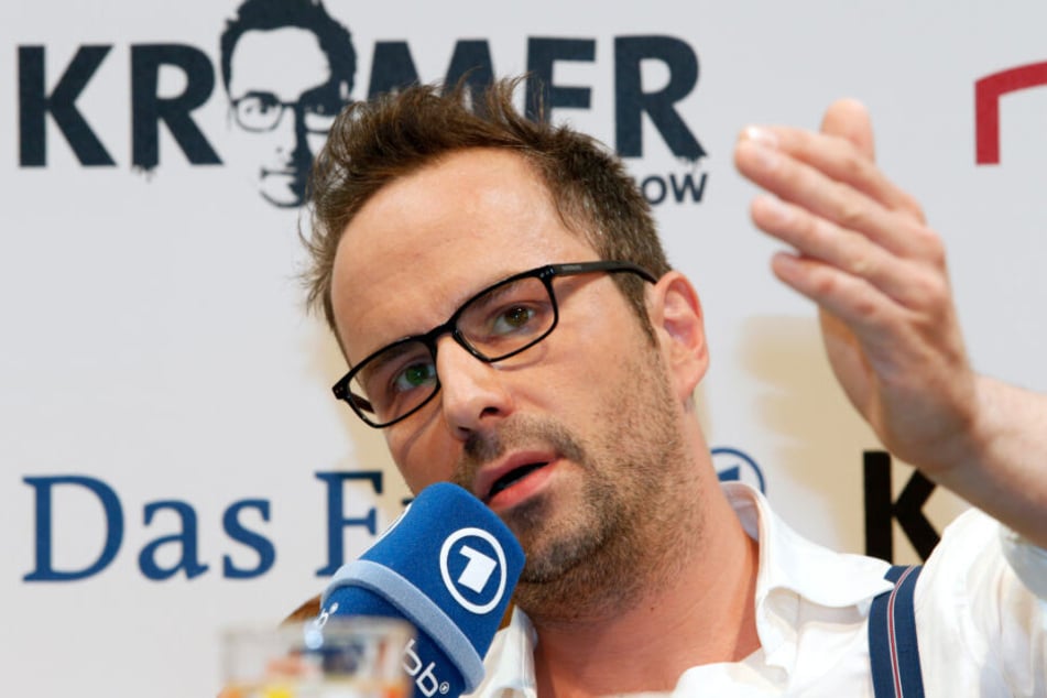 Komiker Kurt Krömer wählt bei einem Pöbel-Publikum den kurzen Entscheidungsweg.