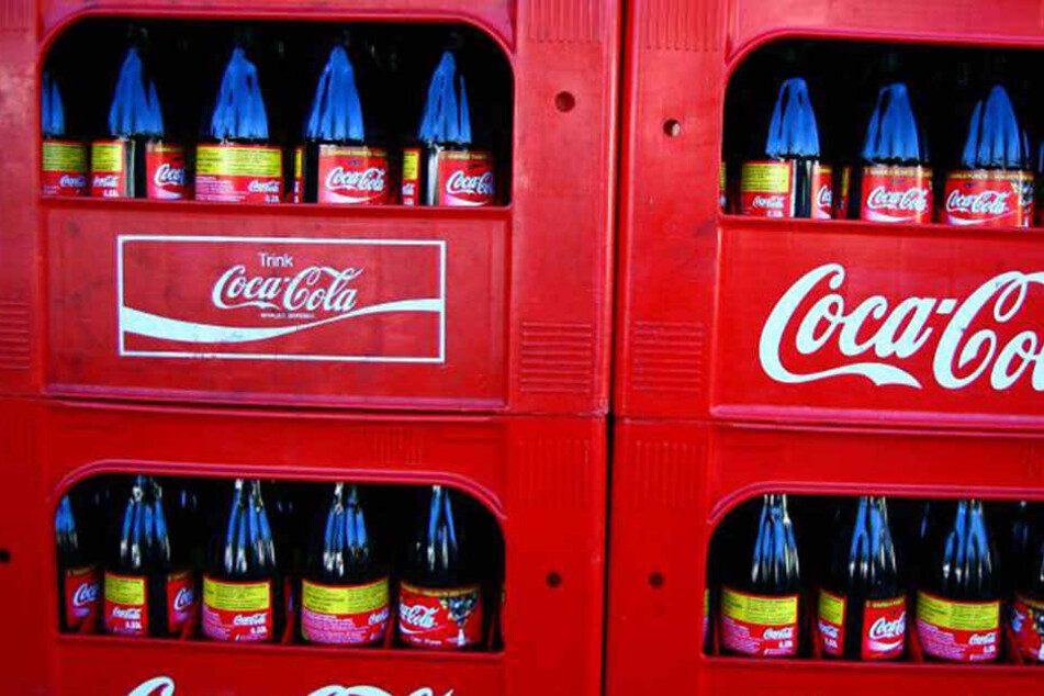 Wird Cola bald 20-30 Cent teurer? Verbraucherschützer und Kinderärzte fordern nun eine Steuer auf Softdrinks.