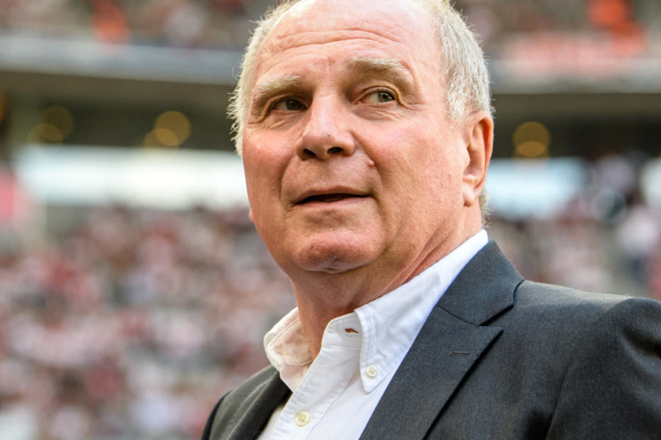 Uli Hoeneß hat nach der Pleite gegen BVB einen Blick nach vorne gewagt. (Archivbild)