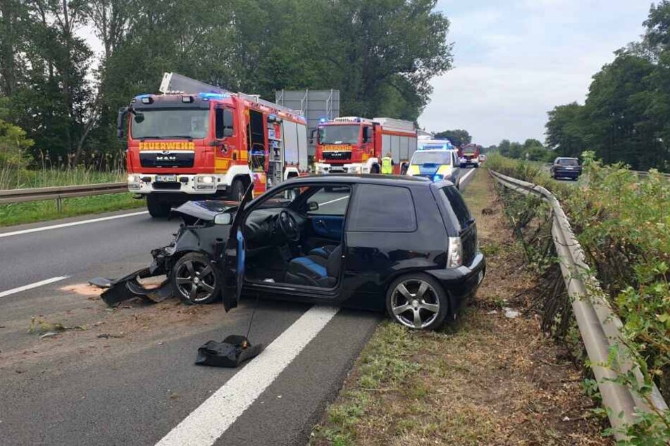 Ein Auto ist am Montagabend auf der A10 gegen die Leitplanken geraten.