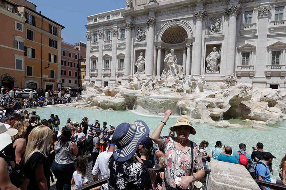 Der Trevi-Brunnen in Rom ist ein echter Touristen-Magnet. Das führt schon mal zu Tumulten.