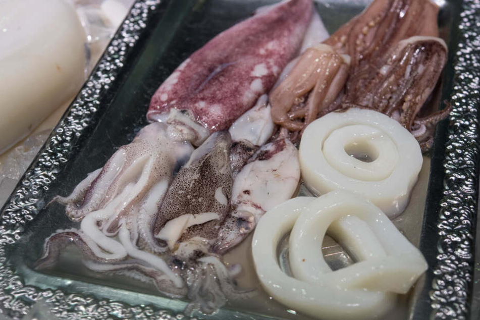 Der Hesse hatte sich über Tintenfischringe aus zusammengesetzten Fischstücken beschwert. (Symbolbild)