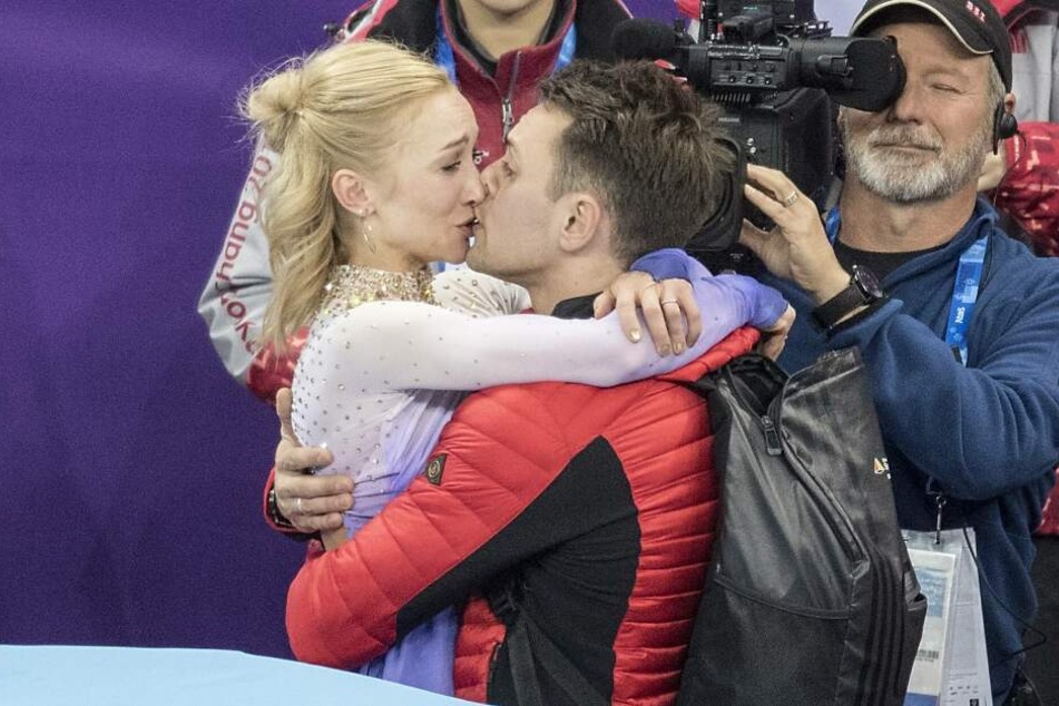Süße Babyüberraschung bei Aljona Savchenko und ihrem Mann Liam Cross.