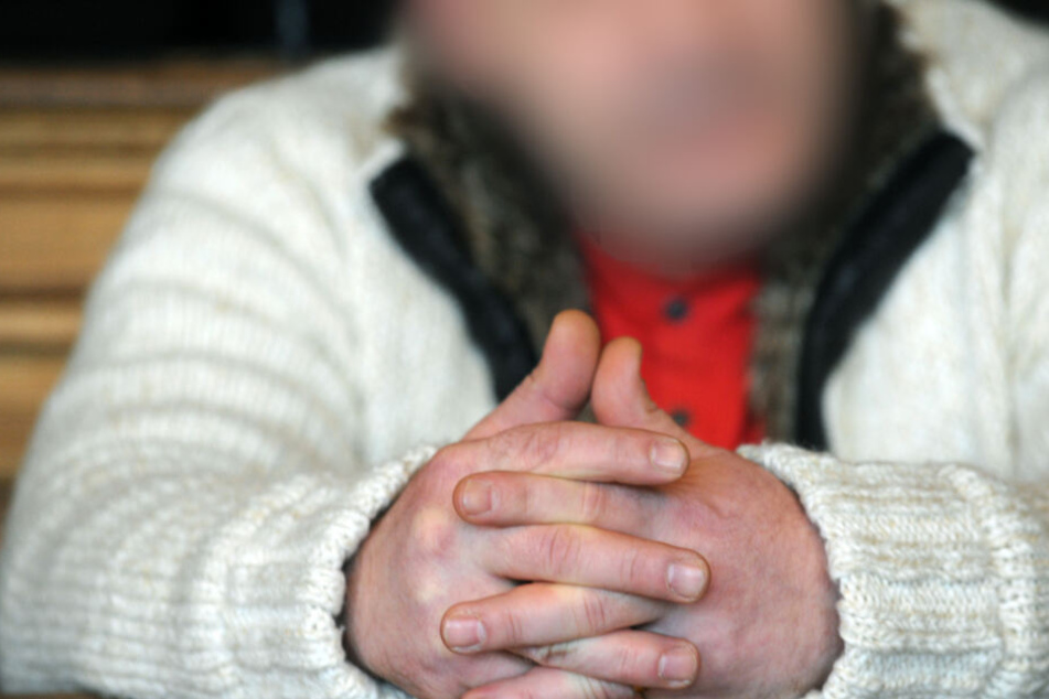 Das führende Mitglied des Miri-Clans sitzt im Gerichtssaal. (Archivbild)