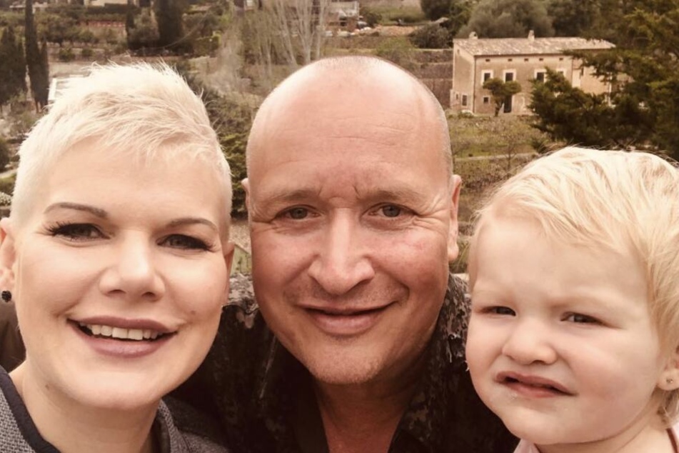 Familienausflug nach Valldemossa: Ballermann-Star Melanie Müller (31), Ehemann und Manager Mike Blümer (53) und die fast zweijährige Tochter Mia Rose.