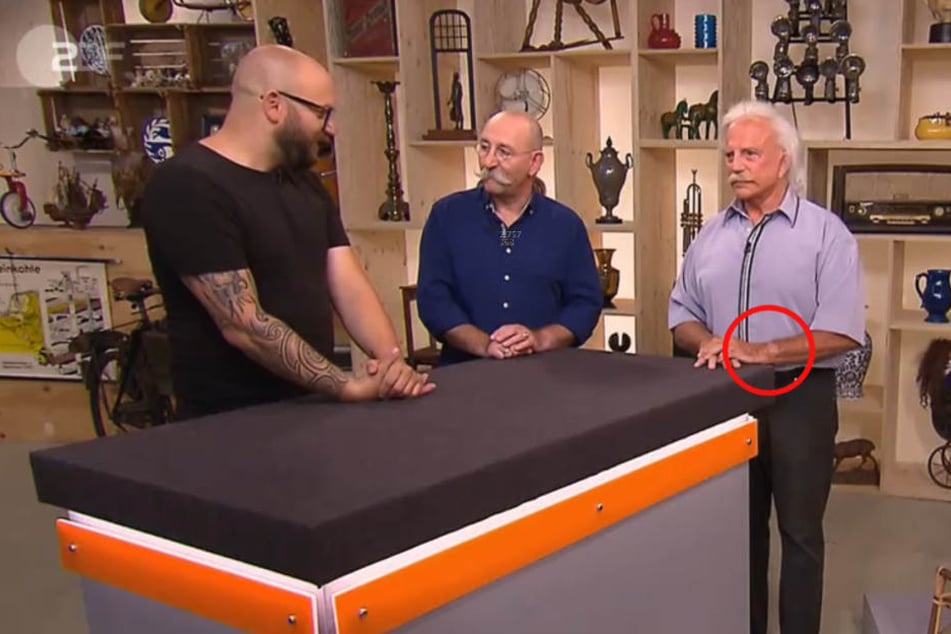 Deutlich zu sehen, die weißen Hinterlassenschaften einer Armbanduhr auf brauner Haut.