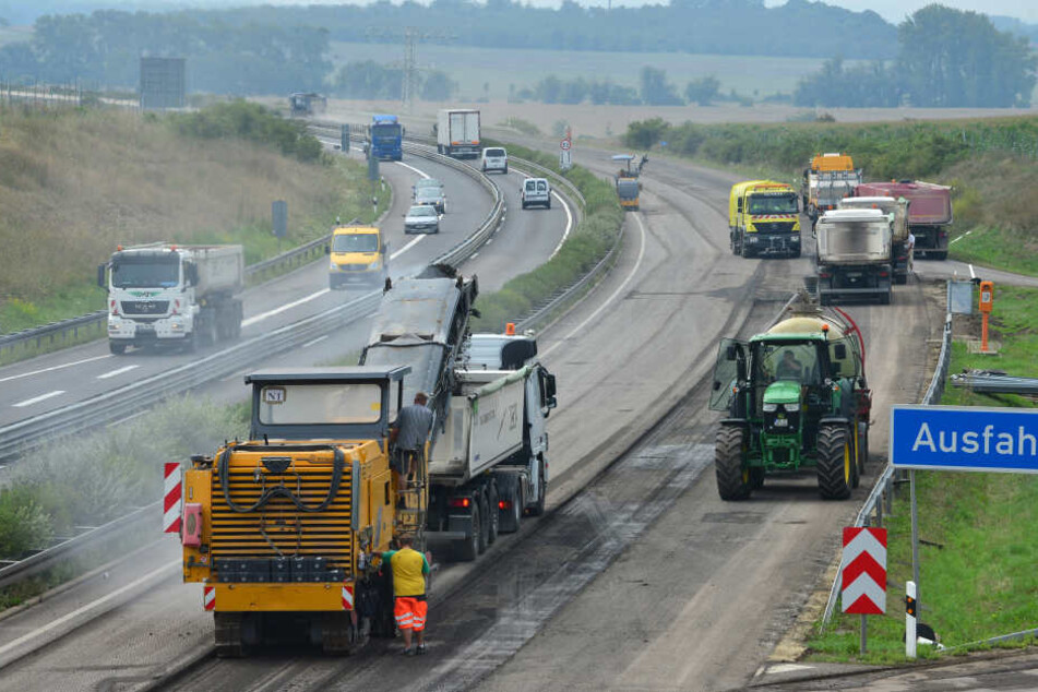 Die Erneuerung von Fahrbahndecken und Markierung stehen in diesem Jahr für die Autobahnen an.