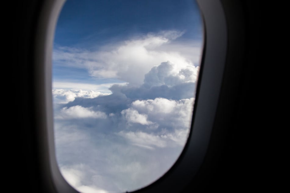 Über den Wolken bemerkte die US-Amerikanerin dann, dass ihre Tochter verschwunden war. (Symbolbild)