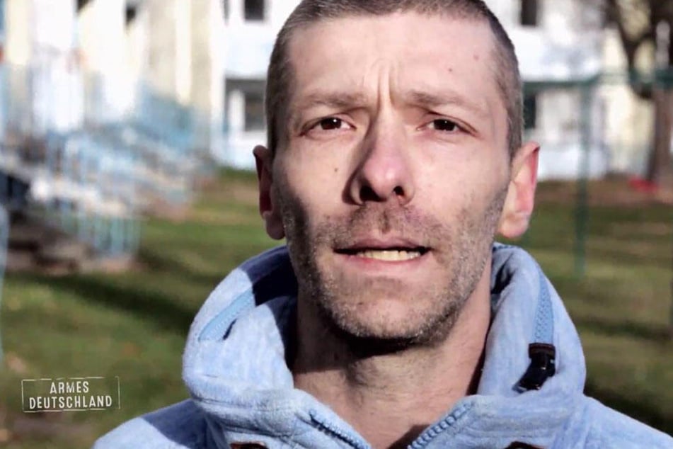 Denis (33) hat in seinem Leben noch nie lange gearbeitet.