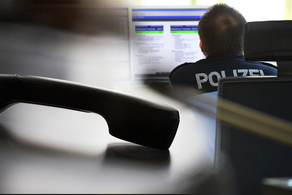 In der Einsatzzentrale der Berliner Polizei werden all 100-Notrufe der Berlinerinnen und Berlin angenommen und Funkwagen der Stadt gesteuert. (Symbolbild)