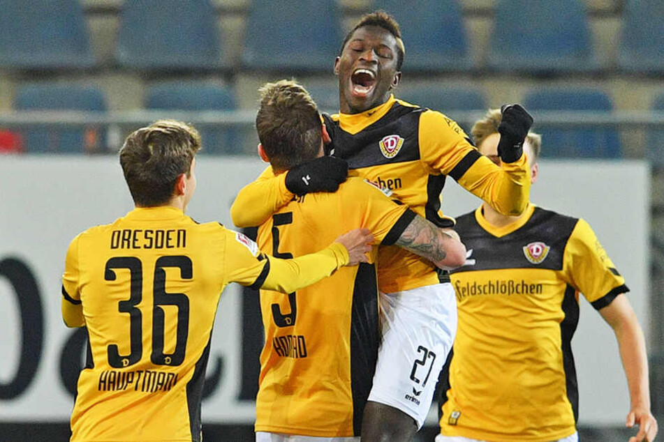 Moussa Koné feiert nach seinem ersten Tor in der 48. Minute.
