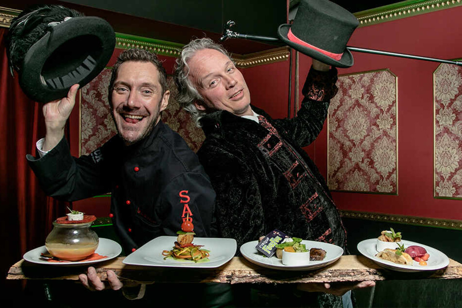 Hereinspaziert! Star-Koch Mirko Reeh (42, l.) und Varieté-Chef Andre Sarrasani (45) bitten zur Dinnershow mit ausgesprochen leckeren Köstlichkeiten.