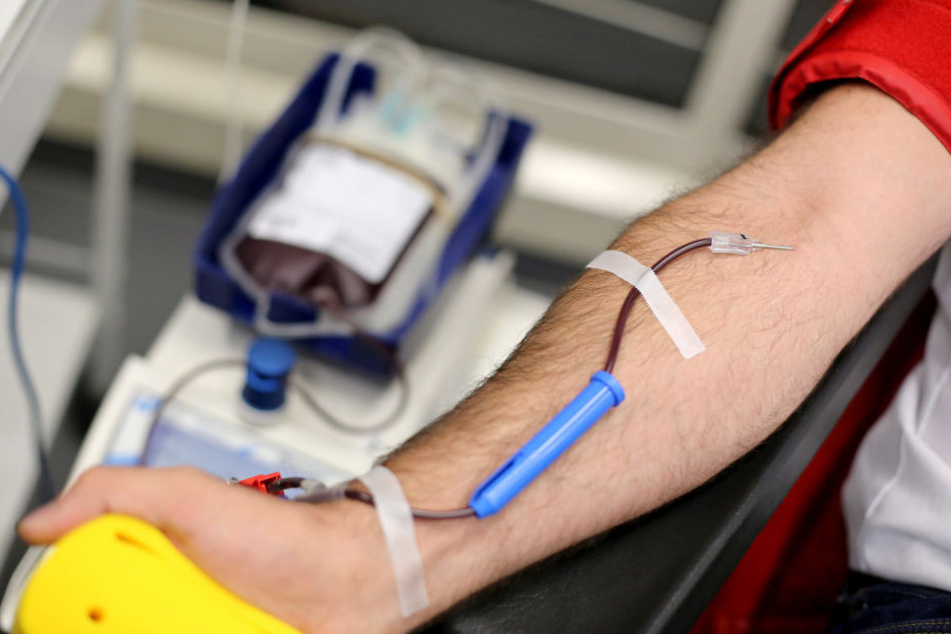Dem Leipziger Universitätsklinikum geht das Blut aus. Vor allem Spenden der Blutgruppe 0 sind derzeit Mangelware. (Symbolbild)