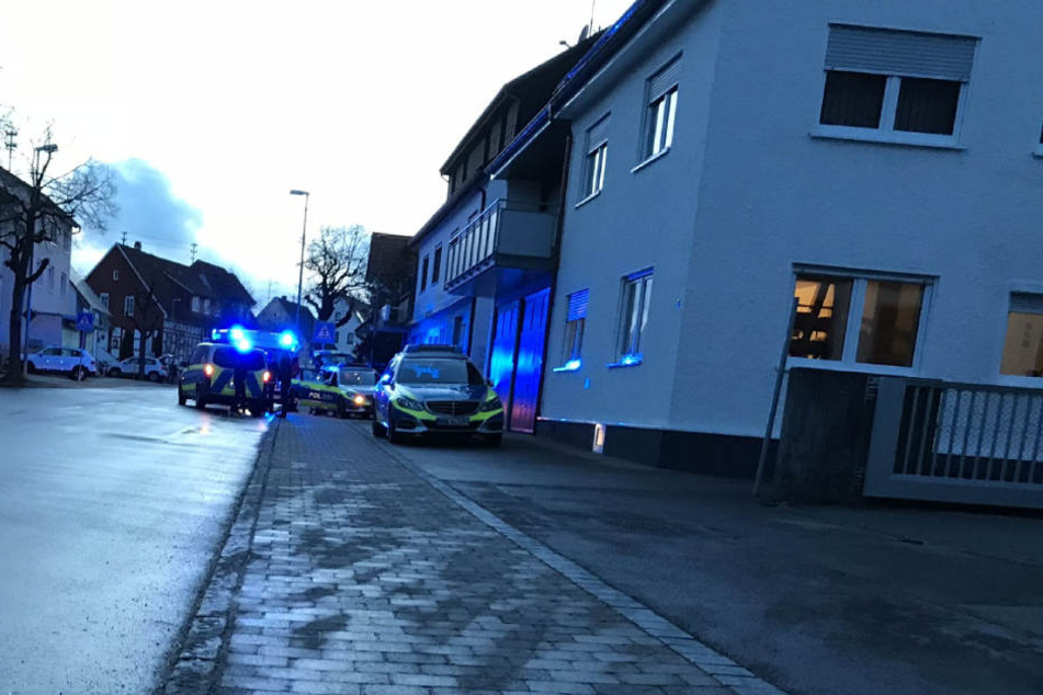 Der 48-Jährige Ehemann wurde vorläufig festgenommen. Er soll seine Frau im Streit erschossen haben.