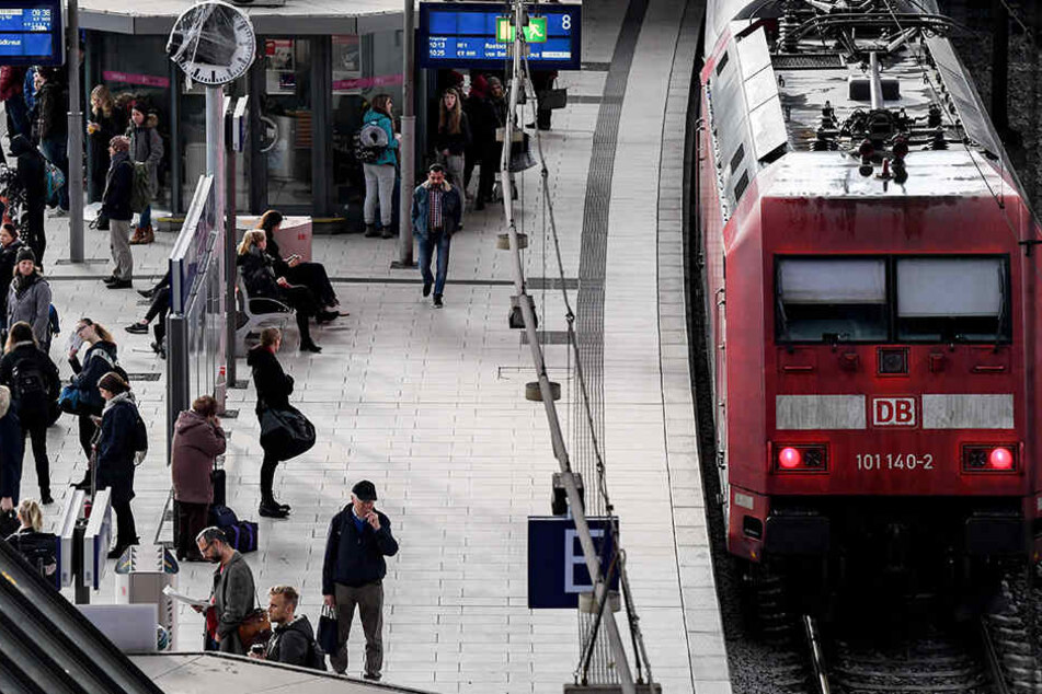 Fahrgäste müssen ab dem 1. Weihnachtsfeiertag am Hamburger Hauptbahnhof mit erheblichen Einschränkungen rechnen.