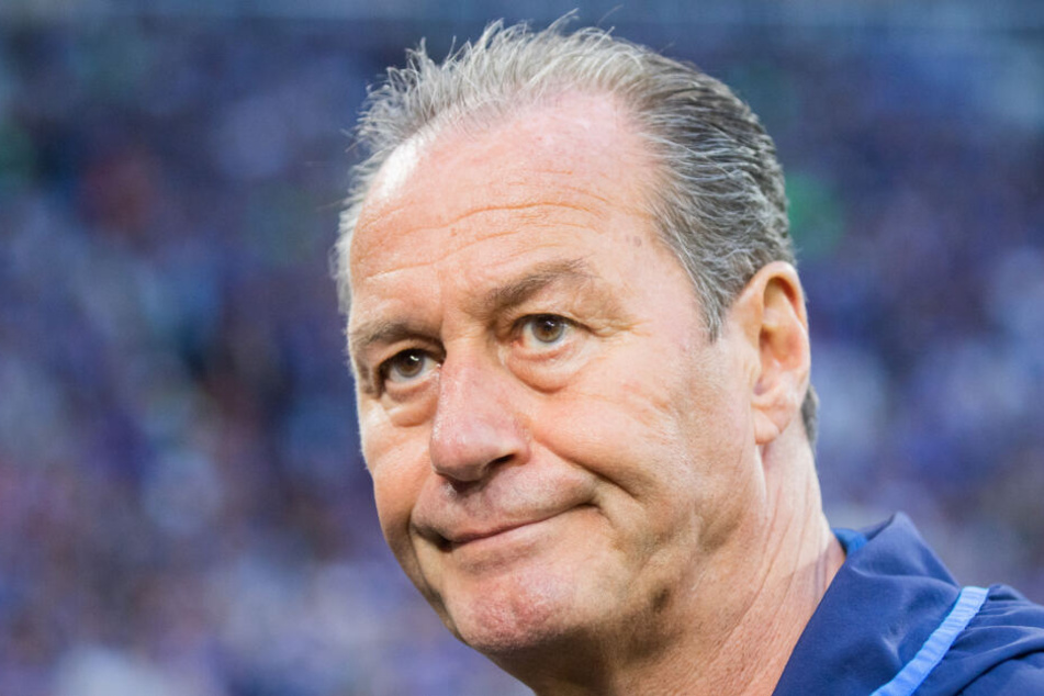 Mit Schalke 04 im Abstiegskampf: Coach Huub Stevens (65).