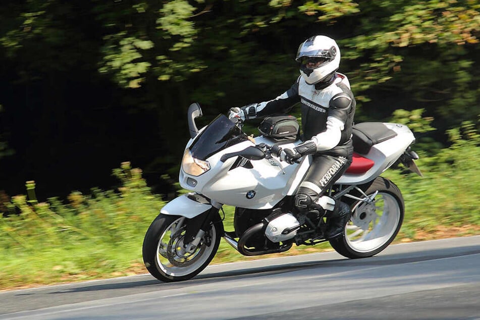 Die meisten Biker fahren ordnungsgemäß. Doch einige Fahrer düsen die Serpentine hinauf, veranstalten Rennen. Und der Lärm ist bis ins Tal zu hören.