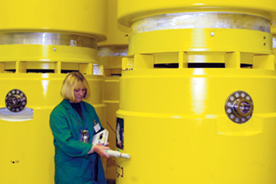 Das ehemalige Kernforschungszentrum Dresden-Rossendorf. Zu sehen sind
Behälter mit Atommüll vor ihrem
Transport nach Ahaus im Jahr 2004.