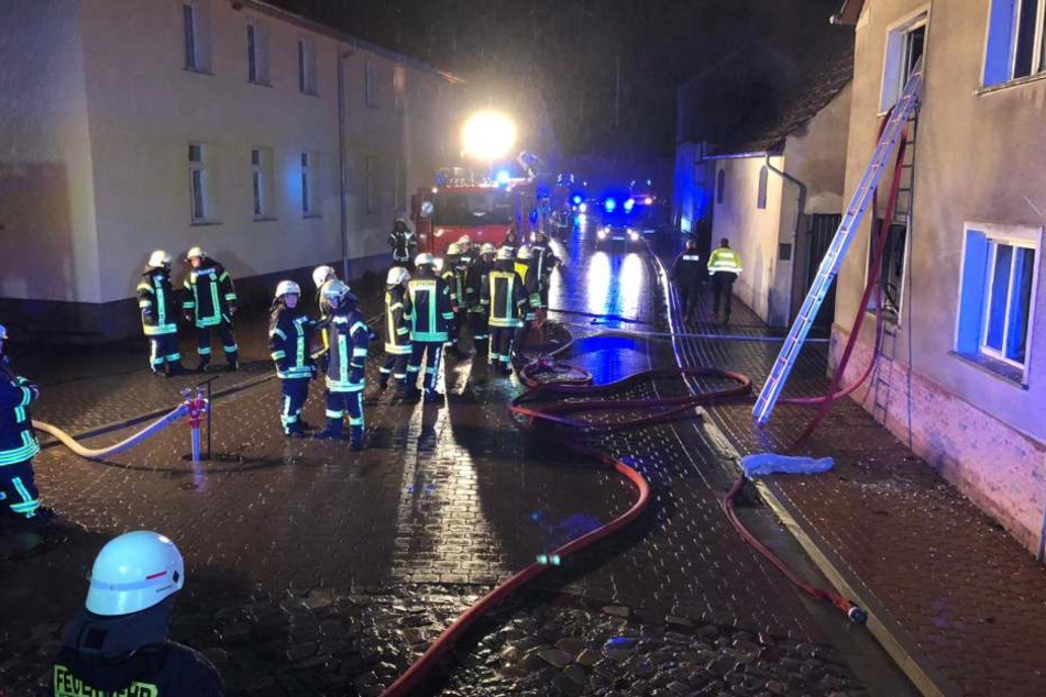 Als die Rettungskräfte eintrafen, stand das Haus bereits komplett in Flammen.