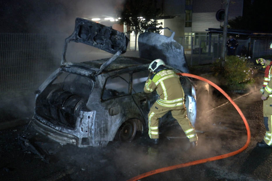 Auf der Dohnaer Straße ist in der Nacht zu Mittwoch ein Audi komplett ausgebrannt.