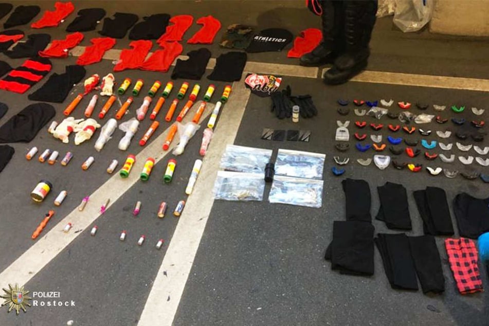 Diese Gegenstände stellte die Polizei Rostock sicher.