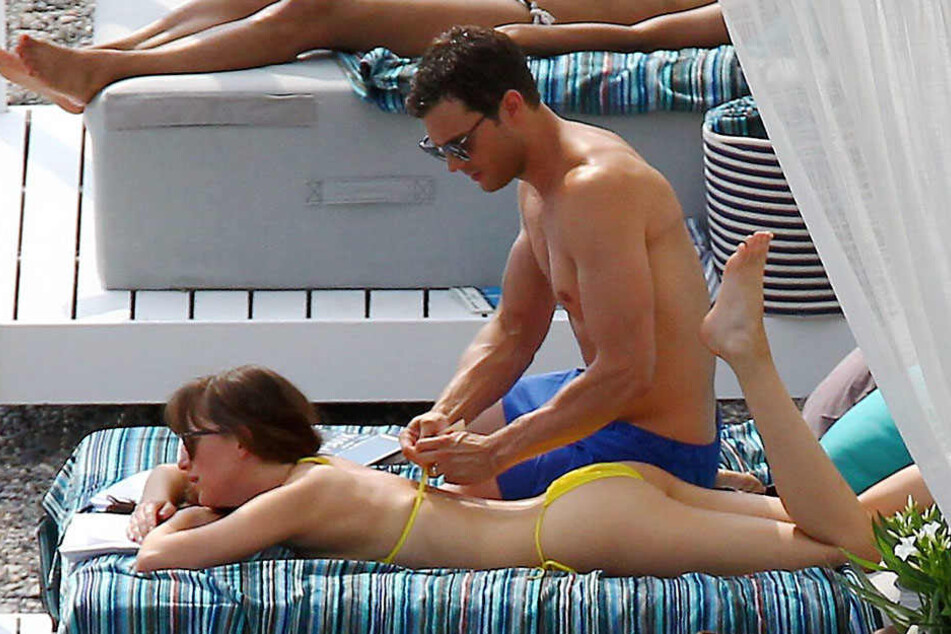 Jamie Dornan mit Filmpartnerin Dakota Johnson bei den Dreharbeiten zu "Fifty Shades of Grey".