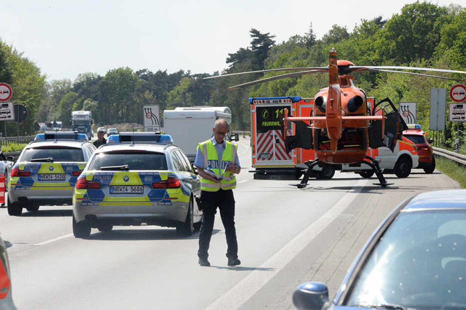 Ein Großaufgebot er Polizei, Feuerwehr und Rettungskräfte kam zur Unfallstelle.