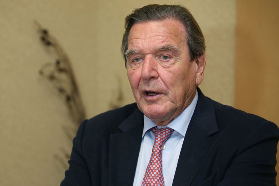 SPD-Mann: Gerhard Schröder, ehemaliger Bundeskanzler, hat die "Agenda 2010" zu verantworten, die Millionen Menschen in Armut lässt.