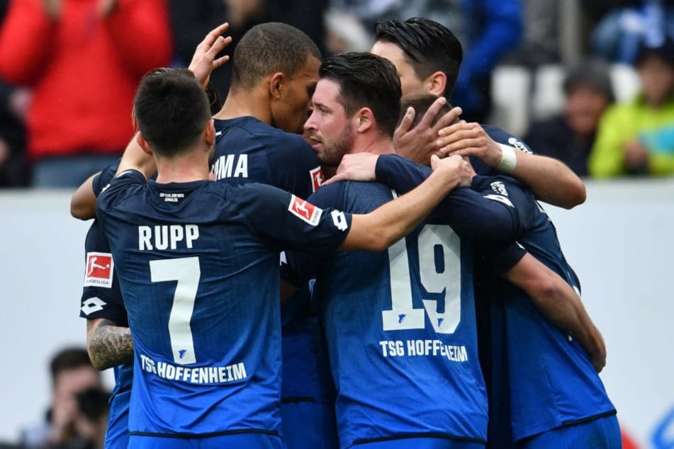 Hoffenheims Mannschaft jubelt über das Tor zum 3:0.