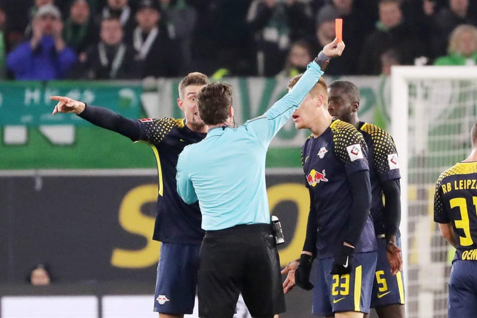 Die Diskussion war groß. Die Gelb-Rote Karte gab's dennoch für Dayot Upamecano, der am Sonntag gegen Hertha fehlt.
