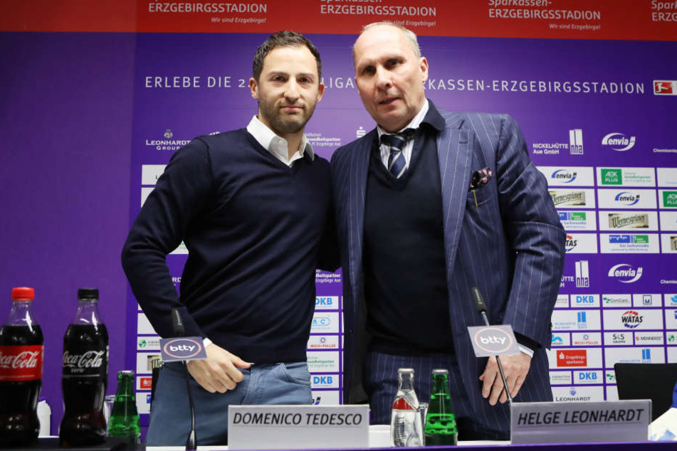 Trainer Domenico Tedesco (li.) und,Präsident Helge Leonhardt.
